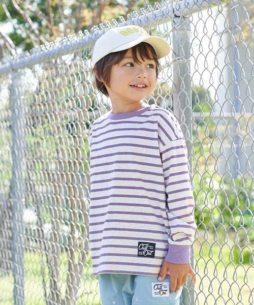 b・ROOM（ビールーム）の「【型崩れしないやわらかコットン】裾スリットプリントボーダー長袖Tシャツ（Tシャツ/カットソー・キッズ・ベージュ/グレイッシュブルー/ライラック/モスグリーン/レッド/ネイビー・110cm/120cm/130cm/140cm/150cm/100cm）」の5枚目の写真