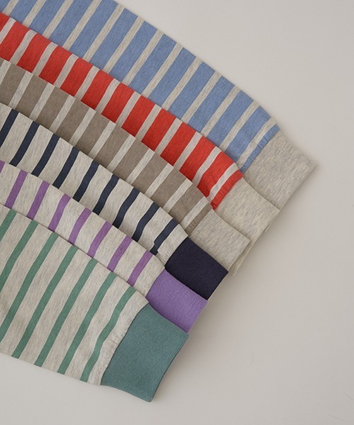 b・ROOM（ビールーム）の「【型崩れしないやわらかコットン】裾スリットプリントボーダー長袖Tシャツ（Tシャツ/カットソー・キッズ・ベージュ/グレイッシュブルー/ライラック/モスグリーン/レッド/ネイビー・110cm/120cm/130cm/140cm/150cm/100cm）」の13枚目の写真