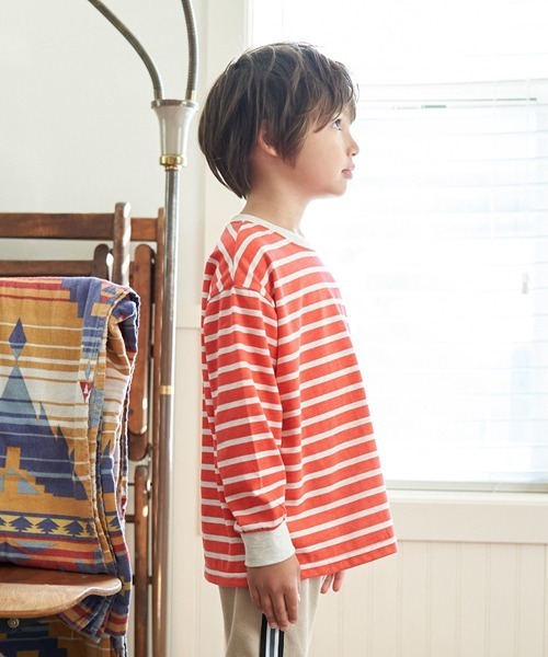b・ROOM（ビールーム）の「【型崩れしないやわらかコットン】裾スリットプリントボーダー長袖Tシャツ（Tシャツ/カットソー・キッズ・ベージュ/グレイッシュブルー/ライラック/モスグリーン/レッド/ネイビー・110cm/120cm/130cm/140cm/150cm/100cm）」の8枚目の写真