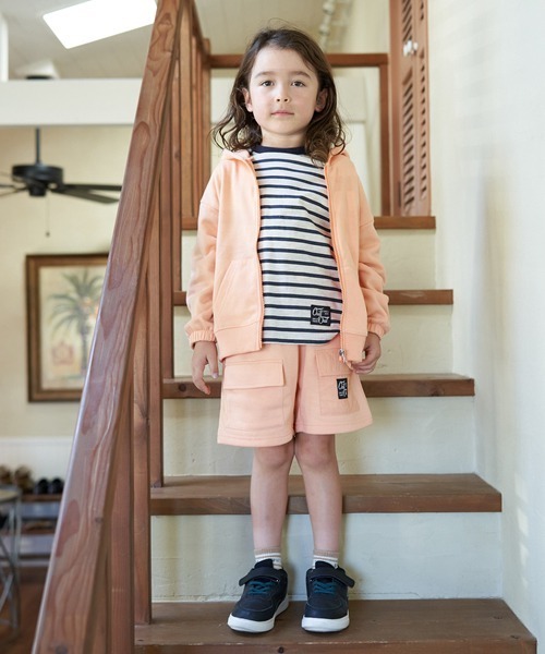 b・ROOM（ビールーム）の「【型崩れしないやわらかコットン】裾スリットプリントボーダー長袖Tシャツ（Tシャツ/カットソー・キッズ・ベージュ/グレイッシュブルー/ライラック/モスグリーン/レッド/ネイビー・110cm/120cm/130cm/140cm/150cm/100cm）」の22枚目の写真