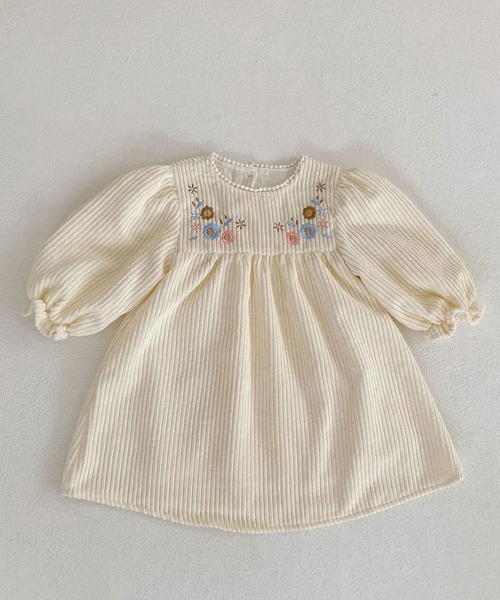 Bambin(ボンバン)の「【 Bambin / ボンバン 】 フラワー 刺繍 切替 ワンピース(ワンピース・キッズ・アイボリー・90/100/110)」の11枚目の写真