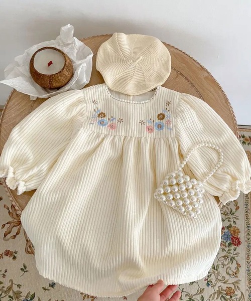 Bambin(ボンバン)の「【 Bambin / ボンバン 】 フラワー 刺繍 切替 ワンピース(ワンピース・キッズ・アイボリー・90/100/110)」の4枚目の写真