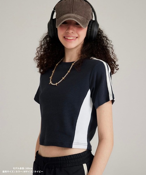 DEFLEXTION(ディフレクション)の「【DEFLEXTION / ディフレクション】Side line Tee / サイドラインTシャツ(Tシャツ/カットソー・レディース・チャコールグレー/ベージュ/ネイビー・SMALL/MEDIUM)」の14枚目の写真