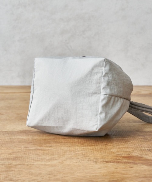 CUISINE HABITS（クイジーヌハビッツ）の「クイジーヌハビッツ 保冷ランチ巾着（お弁当箱・レディース・グレー/ピンクベージュ・フリー）」の6枚目の写真