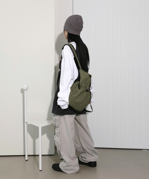 FOLLOWIN（フォロウィン）の「[かわいいストリートムード]ナイロンストリングシャカシャカバックパック（バックパック/リュック・レディース・ブラック/アイボリー/カーキ/ライトブルー/ピンク・ONE SIZE）」の9枚目の写真