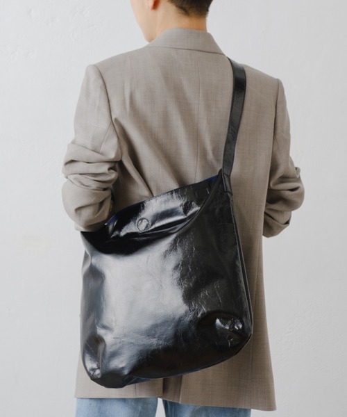 cache cache(カシュ カシュ)の「メタリック2WAYホーボーバッグ(トートバッグ・レディース・ブラック/シルバー・フリー)」の4枚目の写真