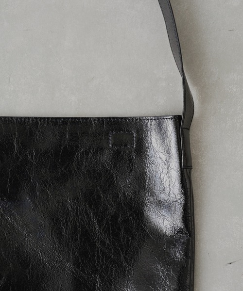 cache cache(カシュ カシュ)の「メタリック2WAYホーボーバッグ(トートバッグ・レディース・ブラック/シルバー・フリー)」の6枚目の写真