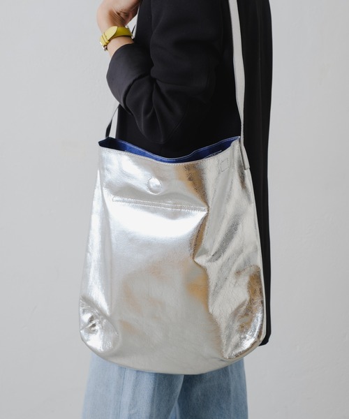 cache cache(カシュ カシュ)の「メタリック2WAYホーボーバッグ(トートバッグ・レディース・ブラック/シルバー・フリー)」の7枚目の写真