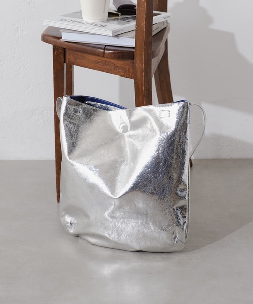cache cache(カシュ カシュ)の「メタリック2WAYホーボーバッグ(トートバッグ・レディース・ブラック/シルバー・フリー)」の9枚目の写真