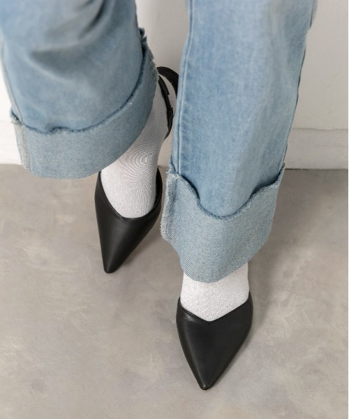 ad thie(アドティエ)の「ポインテッド バックストラップ パンプス(パンプス・レディース・オフホワイト/ブラック/ベージュ・MEDIUM/LARGE/LL)」の10枚目の写真