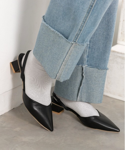 ad thie(アドティエ)の「ポインテッド バックストラップ パンプス(パンプス・レディース・オフホワイト/ブラック/ベージュ・MEDIUM/LARGE/LL)」の12枚目の写真