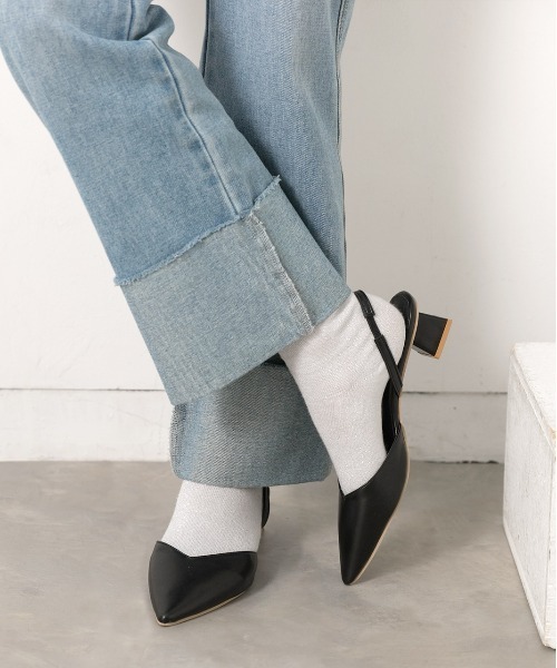 ad thie(アドティエ)の「ポインテッド バックストラップ パンプス(パンプス・レディース・オフホワイト/ブラック/ベージュ・MEDIUM/LARGE/LL)」の13枚目の写真