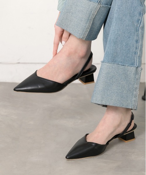 ad thie(アドティエ)の「ポインテッド バックストラップ パンプス(パンプス・レディース・オフホワイト/ブラック/ベージュ・MEDIUM/LARGE/LL)」の17枚目の写真