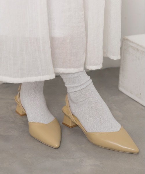 ad thie(アドティエ)の「ポインテッド バックストラップ パンプス(パンプス・レディース・オフホワイト/ブラック/ベージュ・MEDIUM/LARGE/LL)」の22枚目の写真