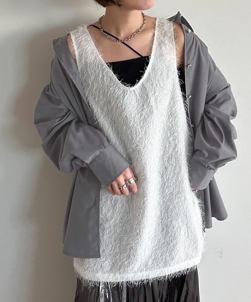 apres jour mignon(アプレジュールミニョン)の「シャギーノースリーブチュニック【ZOZOTOWN限定アイテム】(ベスト・レディース・アイボリー/ブラック/オフホワイト・X-LARGE/フリー)」の17枚目の写真