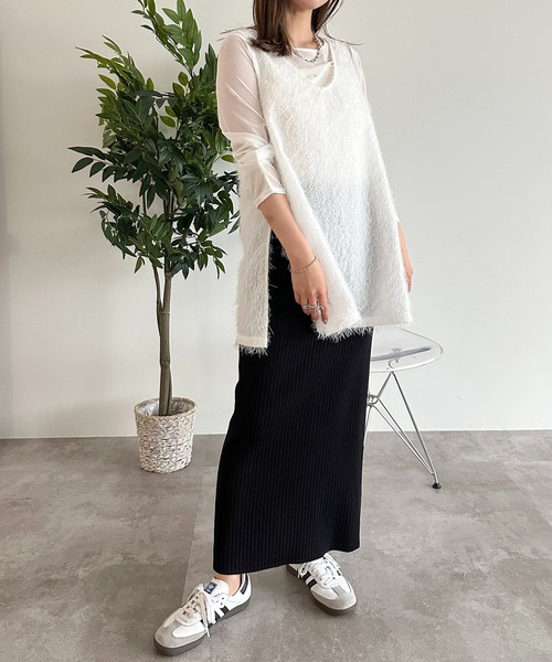 apres jour mignon(アプレジュールミニョン)の「シャギーノースリーブチュニック【ZOZOTOWN限定アイテム】(ベスト・レディース・アイボリー/ブラック/オフホワイト・X-LARGE/フリー)」の15枚目の写真
