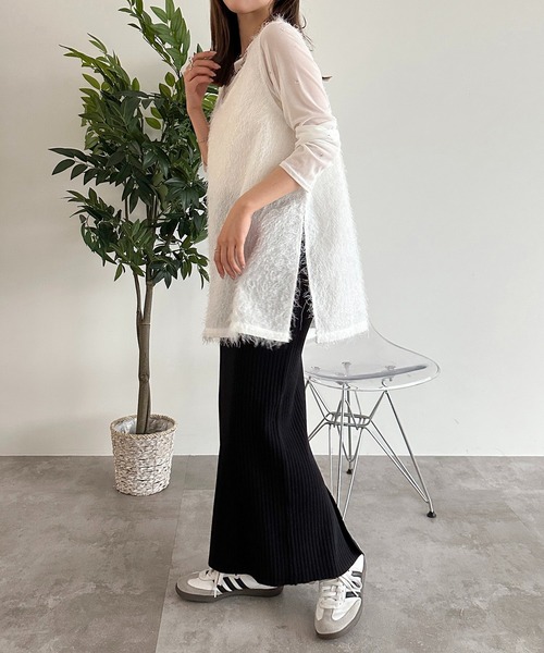 apres jour mignon(アプレジュールミニョン)の「シャギーノースリーブチュニック【ZOZOTOWN限定アイテム】(ベスト・レディース・アイボリー/ブラック/オフホワイト・X-LARGE/フリー)」の16枚目の写真
