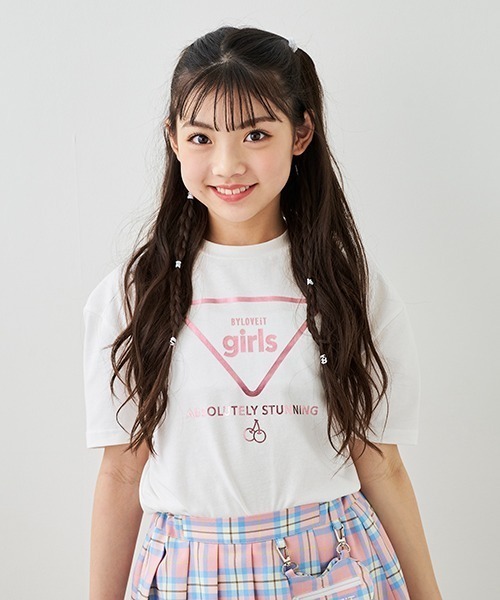 by LOVEiT(バイラビット)の「girlsマークバックフリルTシャツ(Tシャツ/カットソー・キッズ・オフホワイト/ピンク/ブラック/ベージュ・120cm/130cm/140cm/150cm/160cm)」の2枚目の写真
