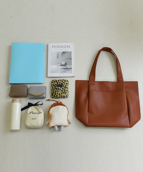 DAY CLOSET（デイ クローゼット）の「【A4収納可能】マルチに使えるきれいめ合皮トートバッグ（トートバッグ・レディース・ライトベージュ/ブラック/レンガ・ONE SIZE）」の20枚目の写真