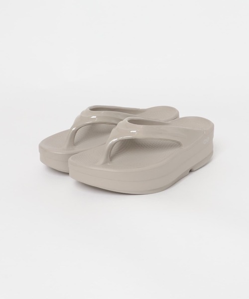 URBAN RESEARCH DOORS（アーバンリサーチドアーズ）の「OOFOS　OOmega（サンダル・レディース・ブラック/ベージュ・6/7/8）」の13枚目の写真