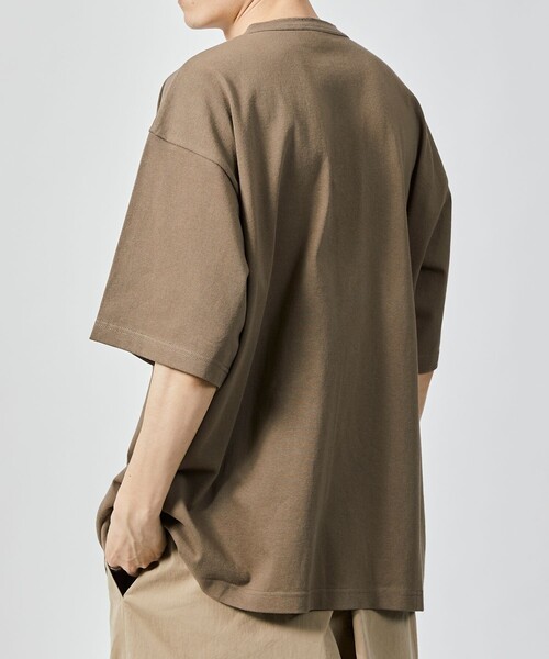 FREAK'S STORE(フリークスストア)の「ヘビーウェイト NO-SIDE SEAM ヘンリーネック Tシャツ/丸胴/10.5オンス/USA COTTON(Tシャツ/カットソー・メンズ・マスタード/グレイッシュベージュ/グリーン/ブラック/ホワイト/アッシュグレー・SMALL/MEDIUM/LARGE)」の10枚目の写真