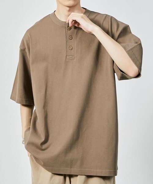 FREAK'S STORE(フリークスストア)の「ヘビーウェイト NO-SIDE SEAM ヘンリーネック Tシャツ/丸胴/10.5オンス/USA COTTON(Tシャツ/カットソー・メンズ・マスタード/グレイッシュベージュ/グリーン/ブラック/ホワイト/アッシュグレー・SMALL/MEDIUM/LARGE)」の11枚目の写真