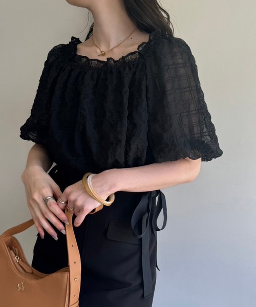 one after another NICE CLAUP(ワンアフターアナザーナイスクラップ)の「サイドリボンオフショルブラウス【WEB限定商品】(シャツ/ブラウス・レディース・ブラック/ブラック系その他/ホワイト系その他・FREE)」の1枚目の写真