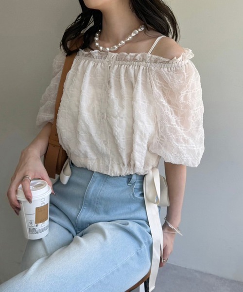 one after another NICE CLAUP(ワンアフターアナザーナイスクラップ)の「サイドリボンオフショルブラウス【WEB限定商品】(シャツ/ブラウス・レディース・ブラック/ブラック系その他/ホワイト系その他・FREE)」の6枚目の写真