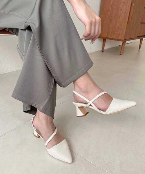 apres jour clair(アプレジュールクレア)の「【apres jour clair】ポインテッドトゥミュール【ZOZOTOWN限定アイテム】(パンプス・レディース・シルバー/ブラック/アイボリー・LARGE/MEDIUM/X-LARGE/SMALL)」の2枚目の写真