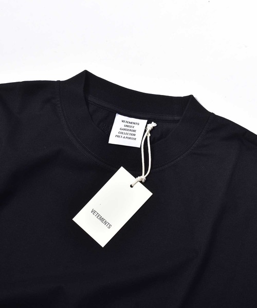 VETEMENTS（ヴェトモン）の「MAISON DE COUTURE LOGO T-SHIRT（Tシャツ/カットソー・メンズ・ブラック・S）」の3枚目の写真