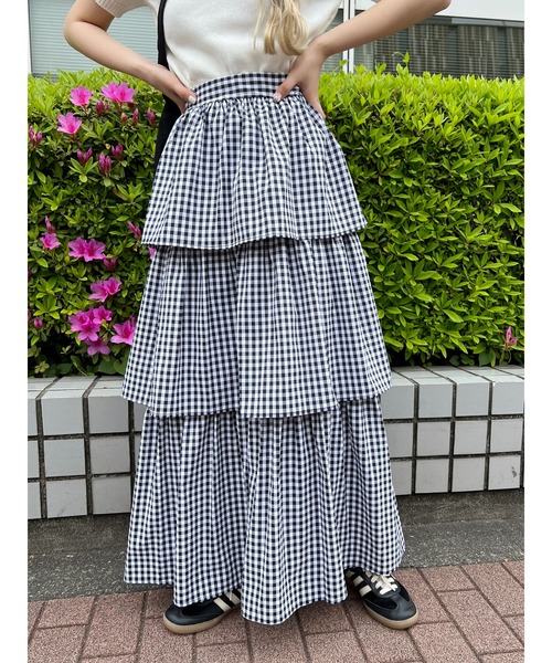 美品　ワンダフルワールド　ギンガムチェック段々ロングスカート　紺✖️白 WC（ダブル シー）の「ギンガムティアードロングスカート