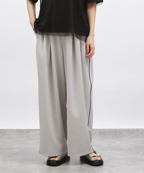 LAKOLE（ラコレ）の「【接触冷感】サイドラインイージーパンツ / 116596（その他パンツ・レディース・グレー/ブラック/アイボリー・SMALL/MEDIUM）」の13枚目の写真