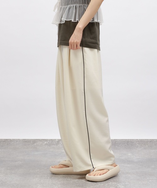 LAKOLE（ラコレ）の「【接触冷感】サイドラインイージーパンツ / 116596（その他パンツ・レディース・グレー/ブラック/アイボリー・SMALL/MEDIUM）」の6枚目の写真