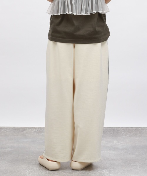 LAKOLE（ラコレ）の「【接触冷感】サイドラインイージーパンツ / 116596（その他パンツ・レディース・グレー/ブラック/アイボリー・SMALL/MEDIUM）」の5枚目の写真