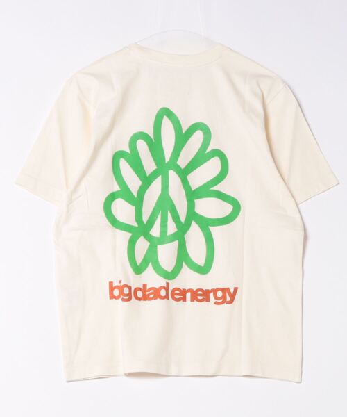 ADAM ET ROPE'(アダムエロペ)の「【FAR AFIELD/ファー アフィールド】Graphic Print T-Shirt Big Dad Energy(Tシャツ/カットソー・メンズ・ホワイト・2/3)」の2枚目の写真