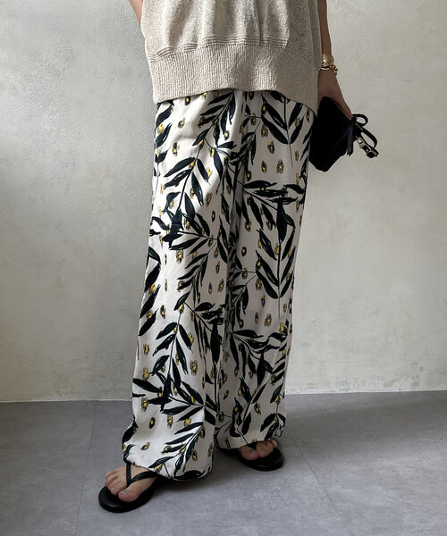 DouDou（ドゥドゥ）の「【WEB限定】ボタニカルプリントイージーパンツ（その他パンツ・レディース・キャメル/オフホワイト・FREE）」の2枚目の写真