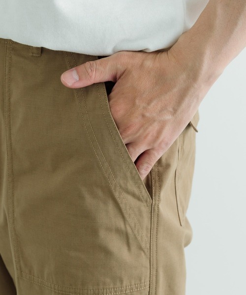 ITEMS URBANRESEARCH(アイテムズ アーバンリサーチ)の「コットンナイロン RIP STOP ベイカーパンツ(チノパンツ・メンズ・ブラック/カーキ・MEDIUM/LARGE)」の22枚目の写真