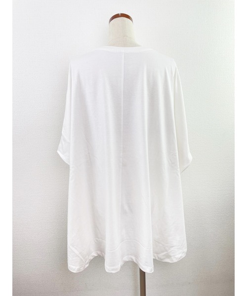 WORLD WIDE LOVE!(ワールドワイドラブ)の「CATポンチョTEE(Tシャツ/カットソー・レディース・オフホワイト/ブラック/グレイッシュベージュ/イエロー/カーキ・1)」の7枚目の写真