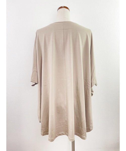 WORLD WIDE LOVE!(ワールドワイドラブ)の「CATポンチョTEE(Tシャツ/カットソー・レディース・オフホワイト/ブラック/グレイッシュベージュ/イエロー/カーキ・1)」の11枚目の写真