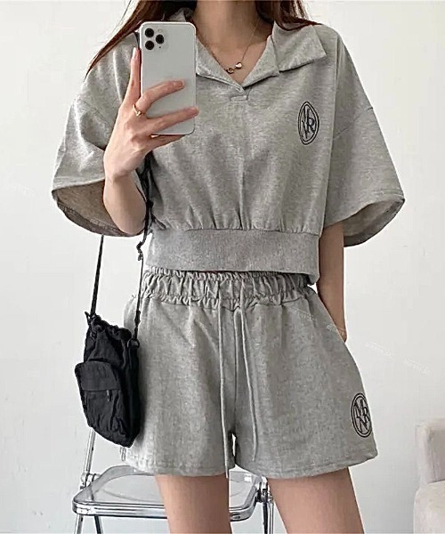 SHEENA(シーナ)の「【セットアップ】ポロ襟トップス×スウェットショートパンツ 2点SET(セットアップ・レディース・ネイビー/ブラック/グレー・M)」の1枚目の写真