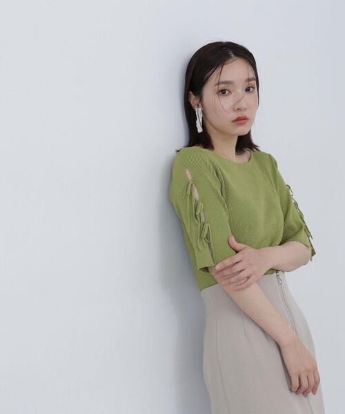 NATURAL BEAUTY BASIC(ナチュラルビューティーベーシック)の「◇スリットリボンスリーブニット(ニット/セーター・レディース・ブラック/ライトグリーン/グレイッシュベージュ・FREE)」の3枚目の写真