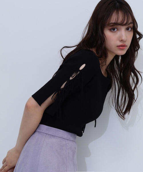 NATURAL BEAUTY BASIC(ナチュラルビューティーベーシック)の「◇スリットリボンスリーブニット(ニット/セーター・レディース・ブラック/ライトグリーン/グレイッシュベージュ・FREE)」の2枚目の写真