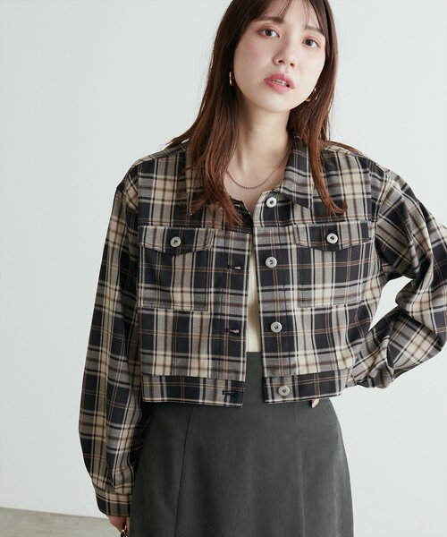 natural couture（ナチュラルクチュール）の「デニム風ショート丈ブルゾン（ブルゾン・レディース・ブラウン/その他1/インディゴブルー/ブラック・FREE）」の8枚目の写真