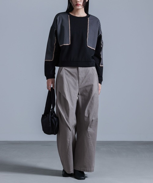 kOhAKU（コハク）の「『タックデザインワイドパンツ』（その他パンツ・レディース・ブラック/グレー・2/1）」の6枚目の写真