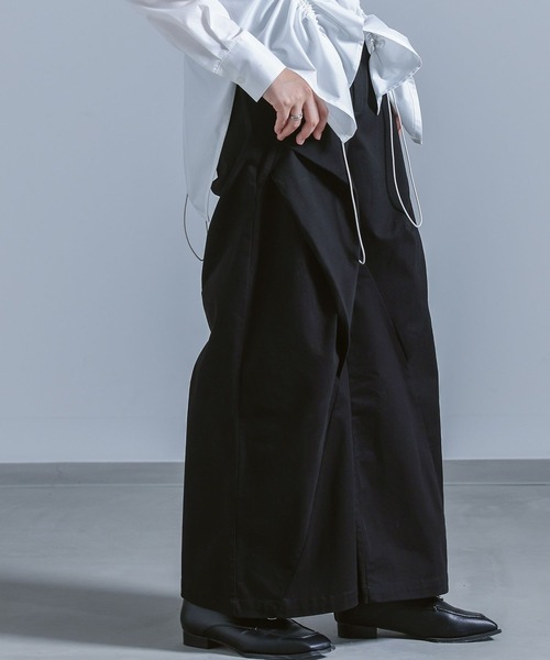 kOhAKU（コハク）の「『タックデザインワイドパンツ』（その他パンツ・レディース・ブラック/グレー・2/1）」の19枚目の写真