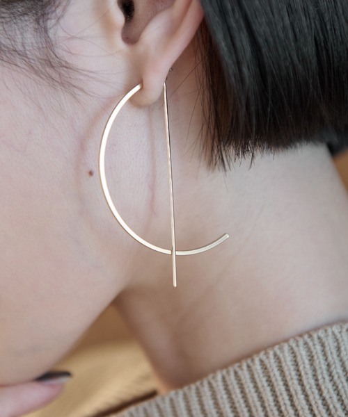 AIC.（エーアイシー）の「ハーフサークルピアス（ピアス（両耳用
