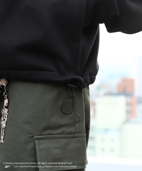 Reebok（リーボック）の「【REEBOK】 ワンポイント ロゴ 刺繍 シームポケット ドローコード 裏起毛 長袖 スウェット クルー トレーナー 【セットアップ可能】（スウェット・レディース・ネイビー/オートミール/ブラック・MEDIUM/LARGE）」の7枚目の写真