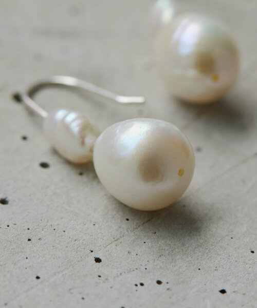 《インフルエンサーuchida企画》SS淡水Wパールピアス（ピアス（両耳用））｜ear PAPILLONNER（イアパピヨネ）