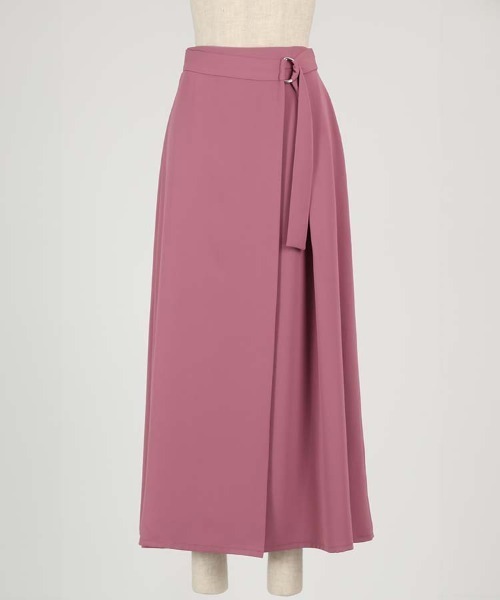 ピンクベルト付きクロップドトップスとスカートセット ピンクベルト付きクロップドトップスとスカートセット