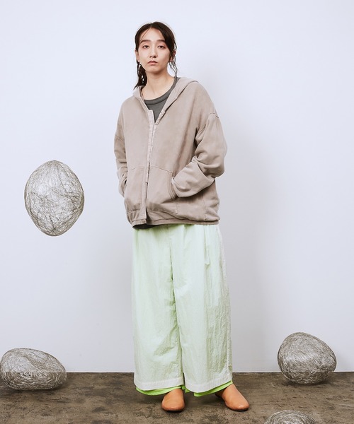 Dulcamara（ドゥルカマラ）の「ピグメントSWホックパーカー（パーカー・メンズ・ブラック/ベージュ/グリーン・0/1）」の11枚目の写真